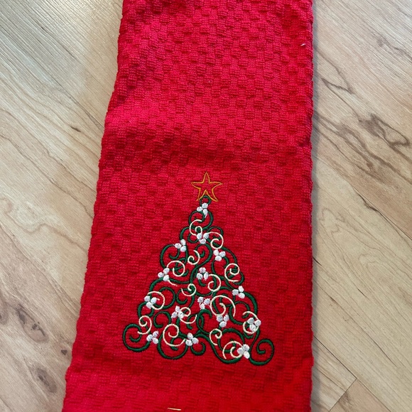 Gorgeous swirl Christmas tree embroidered hand towel brand new - Picture 1 of 2